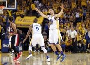 库里连续十场比赛得分超过出色防守，勇士挑战极限！